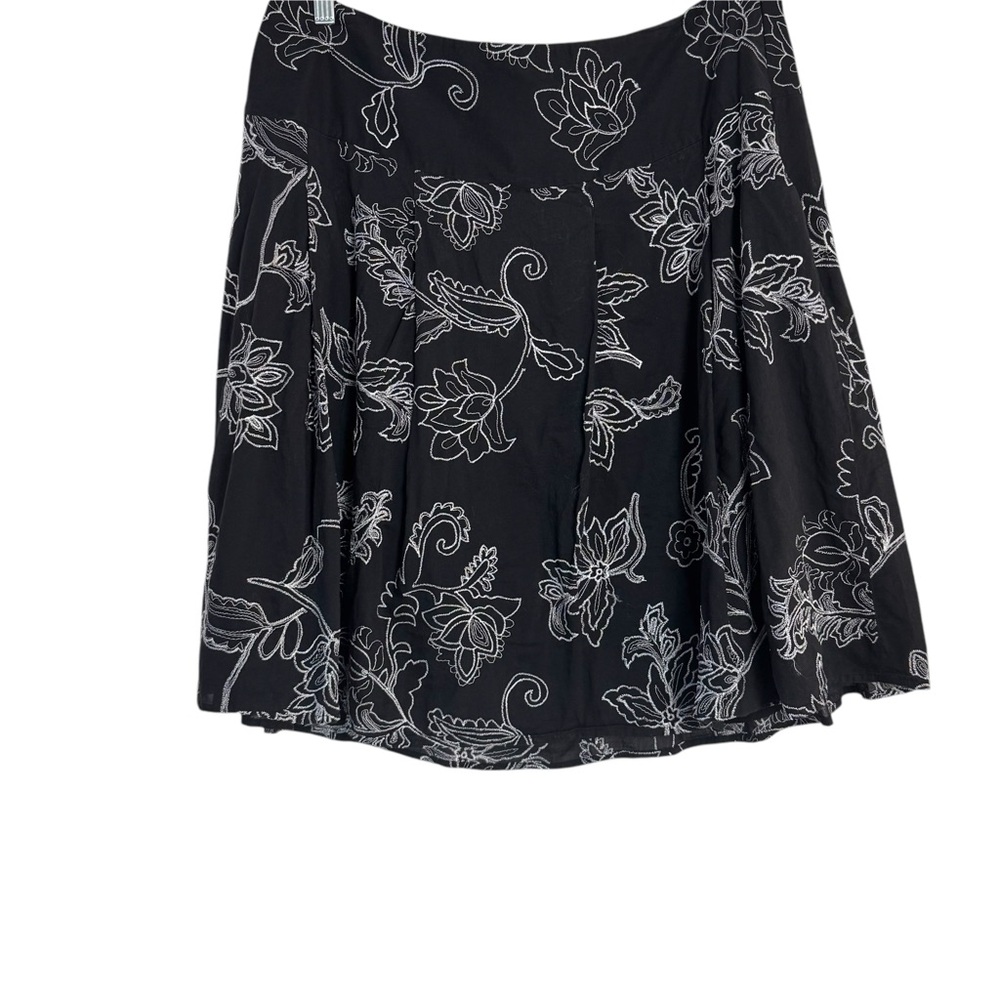 N Company Pleated Flare Black Skirt with Floral Embroidery Size 14